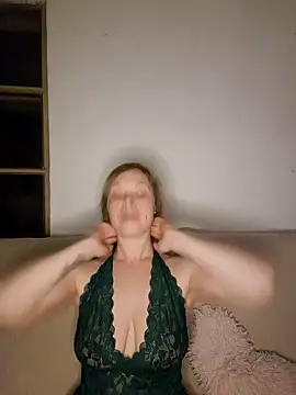 Snapshot of katiestevens chatting on 10-04-25, 08:40 katiestevens online show from 10-04-25, 08:40