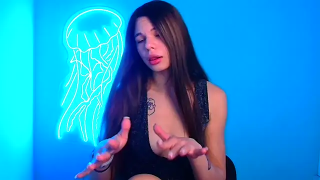 Snapshot of Hanna_Way chatting on 12-12-24, 09:30 Hanna Way online show from 12-12-24, 09:30