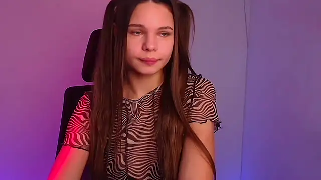 Snapshot of Hanna_Way chatting on 02-01-25, 10:05 Hanna Way online show from 02-01-25, 10:05