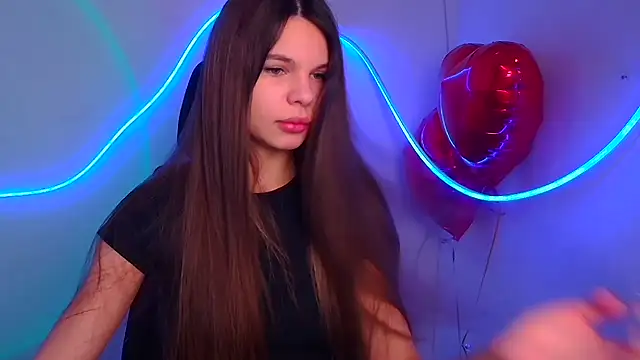 Snapshot of Hanna_Way chatting on 02-18-25, 07:10 Hanna Way online show from 02-18-25, 07:10