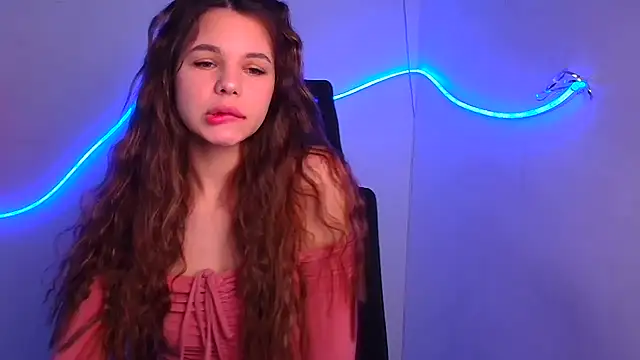 Snapshot of Hanna_Way chatting on 02-20-25, 07:01 Hanna Way online show from 02-20-25, 07:01