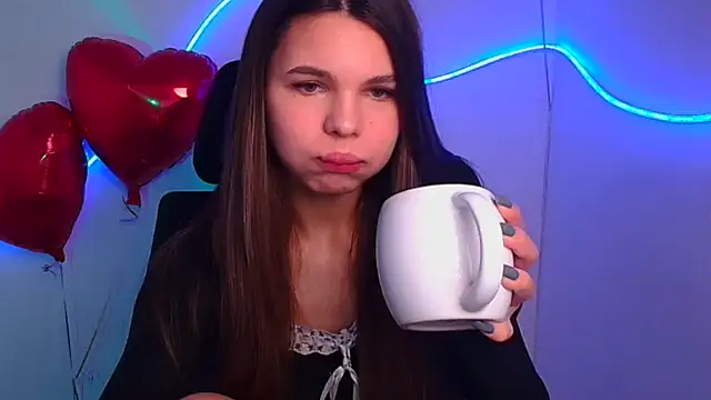 Snapshot of Hanna_Way chatting on 02-23-25, 07:11 Hanna Way online show from 02-23-25, 07:11