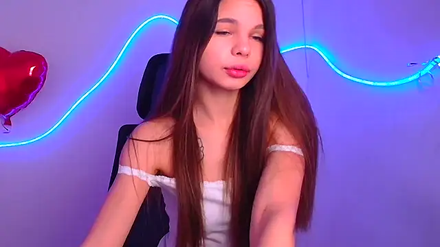 Snapshot of Hanna_Way chatting on 02-24-25, 07:44 Hanna Way online show from 02-24-25, 07:44