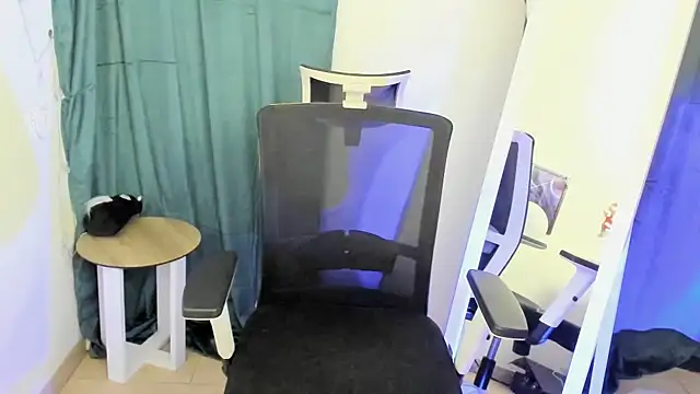 Snapshot of Hanna_Way chatting on 03-09-25, 05:06 Hanna Way online show from 03-09-25, 05:06