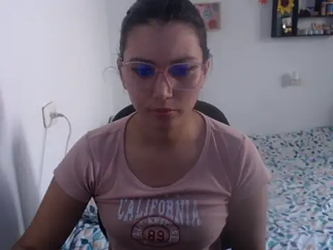 Snapshot of HannaKlein chatting on 12-20-24, 01:54 HannaKlein online show from 12-20-24, 01:54