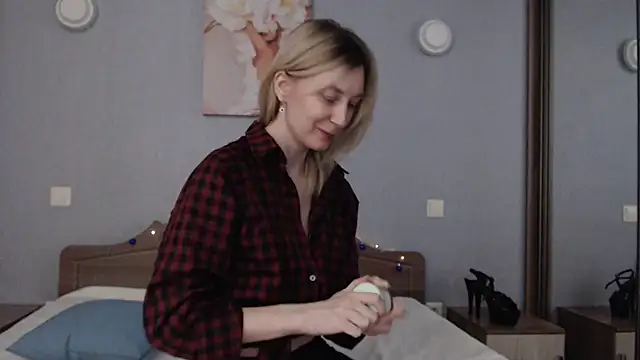 AvelinaLeoni online show from 12-26-24, 06:30