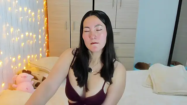 Elle Lee  online show from 01-15-26, 05:05