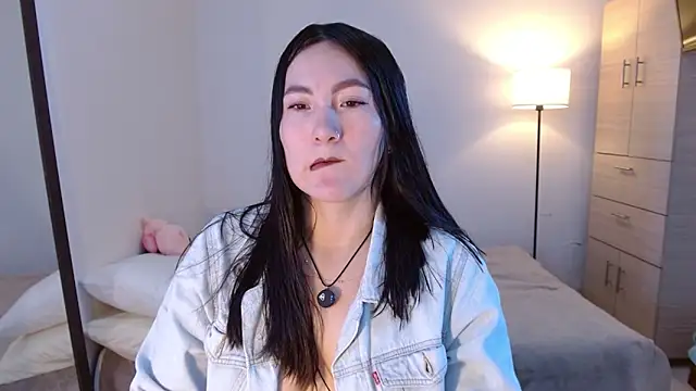 Elle Lee  online show from 03-20-26, 04:56