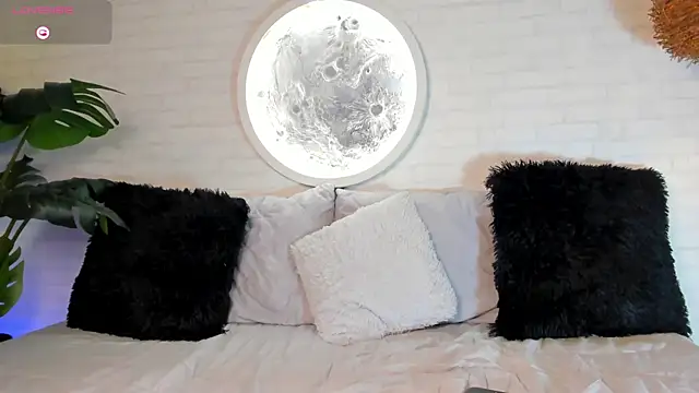 Snapshot of Elise_Diamond chatting on 02-05-25, 01:37 Elise Diamond online show from 02-05-25, 01:37