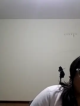 sarah12333 online show from 06-11-26, 02:53