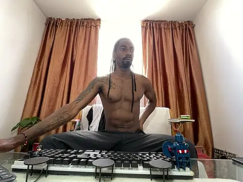 Snapshot of Malkon_Big chatting on 06-16-26, 05:37 Malkon Big online show from 06-16-26, 05:37