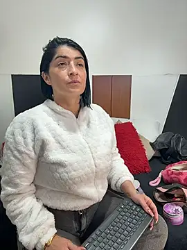 Snapshot of karenlennox1 chatting on 05-08-26, 12:16 karenlennox1 online show from 05-08-26, 12:16
