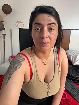 Snapshot of karenlennox1 chatting on 05-15-26, 10:28 karenlennox1 online show from 05-15-26, 10:28