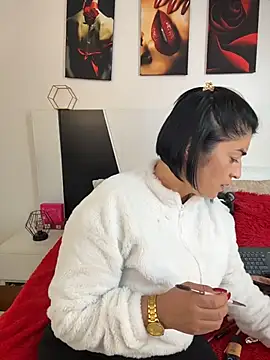 Snapshot of karenlennox1 chatting on 07-17-26, 12:39 karenlennox1 online show from 07-17-26, 12:39