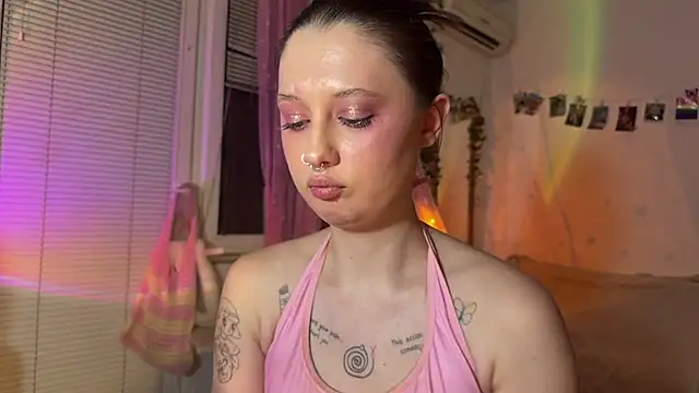 Snapshot of Jenny_darling_love chatting on 07-14-26, 08:58 Jenny darling love online show from 07-14-26, 08:58