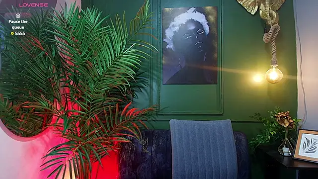 Snapshot of emilybaboo chatting on 03-11-25, 03:56 emilybaboo online show from 03-11-25, 03:56