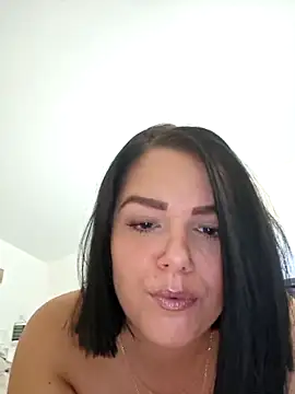 Snapshot of Xladycharme chatting on 11-19-25, 02:06 Xladycharme online show from 11-19-25, 02:06