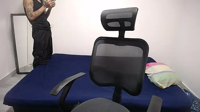 Snapshot of present_the_magic chatting on 03-19-26, 06:45 present the magic online show from 03-19-26, 06:45