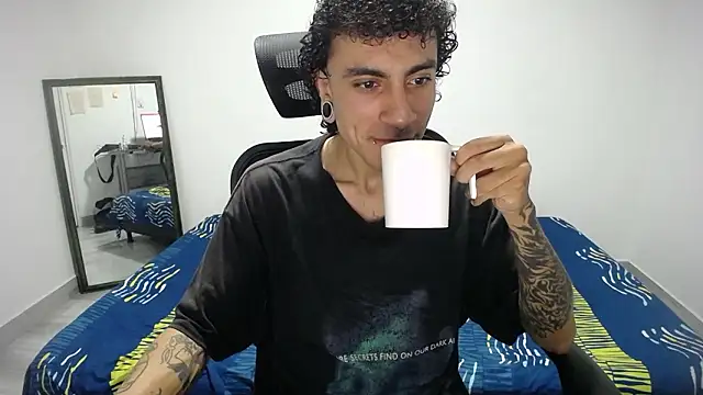 Snapshot of present_the_magic chatting on 03-26-26, 05:46 present the magic online show from 03-26-26, 05:46