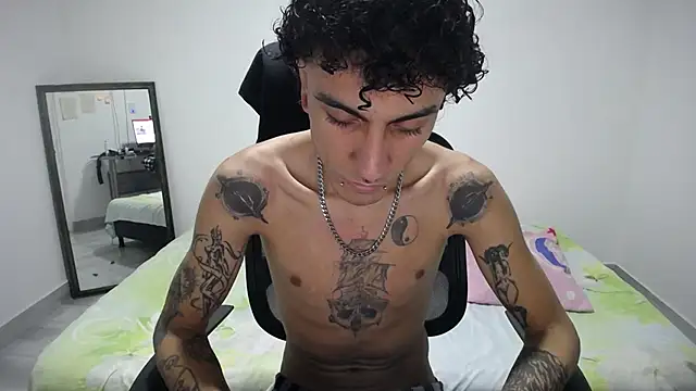 Snapshot of present_the_magic chatting on 03-30-26, 04:46 present the magic online show from 03-30-26, 04:46