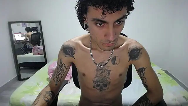 Snapshot of present_the_magic chatting on 04-01-26, 06:25 present the magic online show from 04-01-26, 06:25