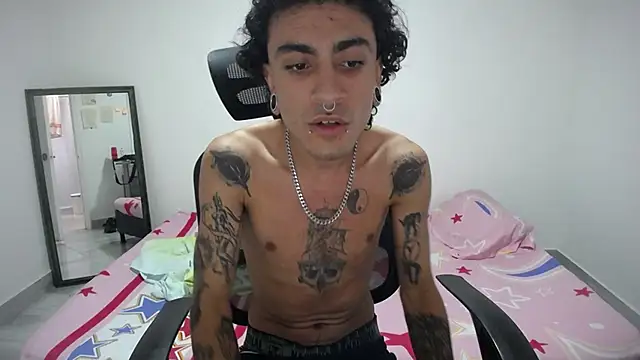 Snapshot of present_the_magic chatting on 04-06-26, 02:29 present the magic online show from 04-06-26, 02:29