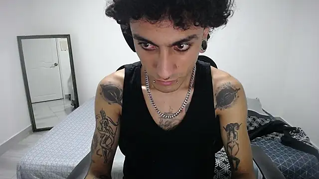 Snapshot of present_the_magic chatting on 04-09-26, 06:19 present the magic online show from 04-09-26, 06:19