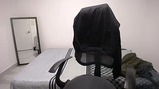 Snapshot of present_the_magic chatting on 04-10-26, 05:34 present the magic online show from 04-10-26, 05:34