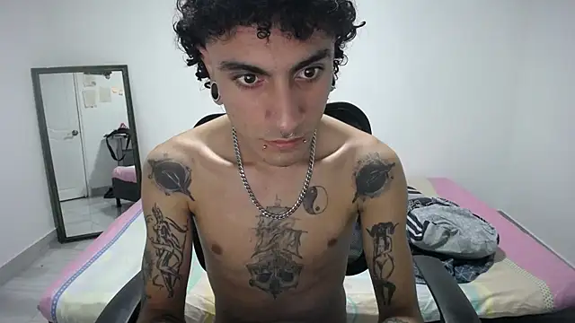 Snapshot of present_the_magic chatting on 04-16-26, 04:57 present the magic online show from 04-16-26, 04:57