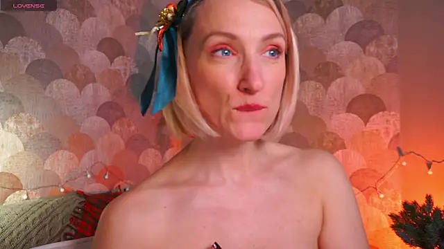 UmaTruewoman online show from 12-24-24, 09:17