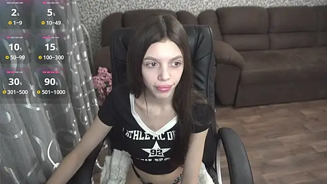 Snapshot of Billly1Love chatting on 12-23-24, 10:01 Billly1Love online show from 12-23-24, 10:01