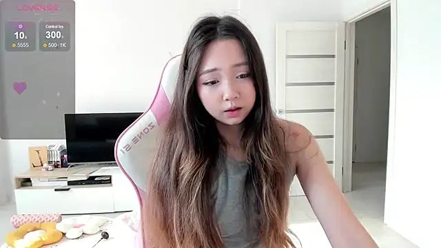 Snapshot of Fluffy_Rose chatting on 07-12-26, 01:18 Fluffy Rose online show from 07-12-26, 01:18