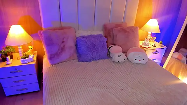 CaseyPiierce online show from 11-04-25, 08:08