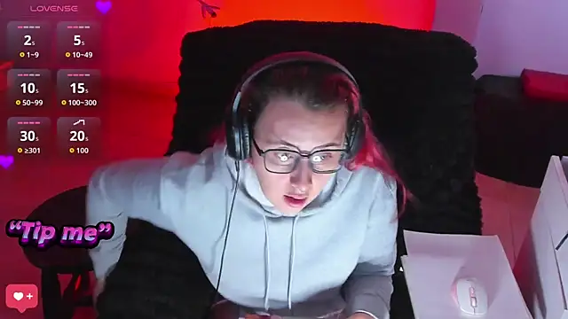 bonnie moon  online show from 10-25-25, 07:41