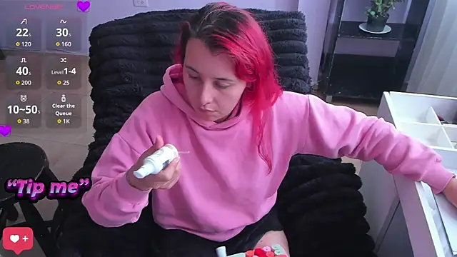 bonnie moon  online show from 10-28-25, 08:22