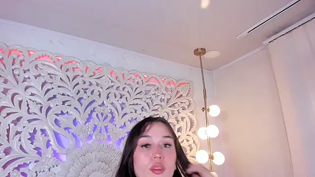 Kayla stern  online show from 12-19-25, 07:43