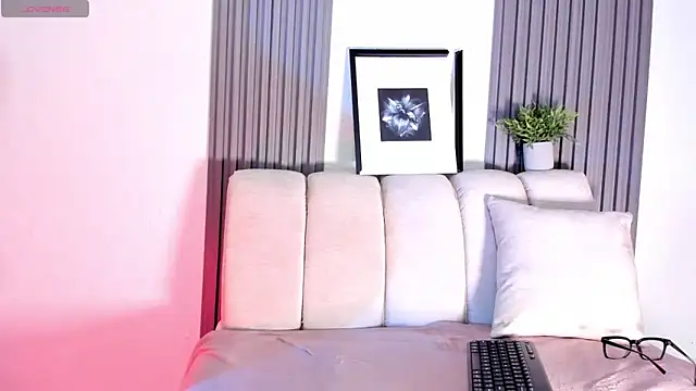 Kayla stern  online show from 04-24-26, 06:43