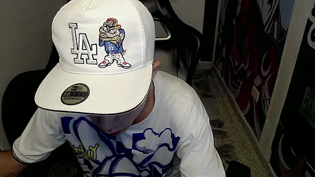 Snapshot of bby_santi chatting on 02-13-25, 01:05 bby santi online show from 02-13-25, 01:05