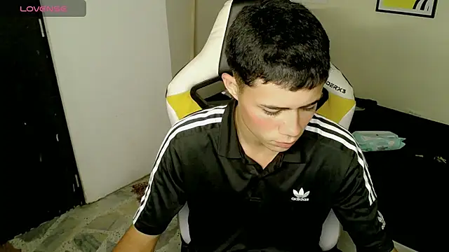 Snapshot of bby_santi chatting on 10-01-25, 03:18 bby santi online show from 10-01-25, 03:18