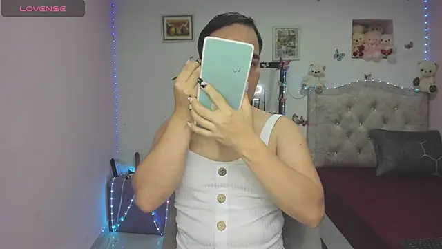 Snapshot of tania_lucia1 chatting on 09-13-25, 09:25 tania lucia1 online show from 09-13-25, 09:25