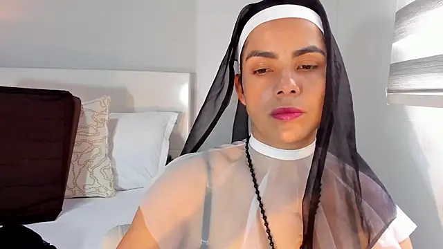 Snapshot of ClaraMariaMon chatting on 06-25-26, 04:11 ClaraMariaMon online show from 06-25-26, 04:11