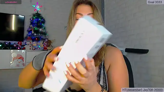 SuchCute online show from 12-19-24, 03:18