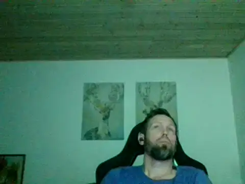 Snapshot of Gotta1 chatting on 12-21-24, 11:02 Gotta1 online show from 12-21-24, 11:02