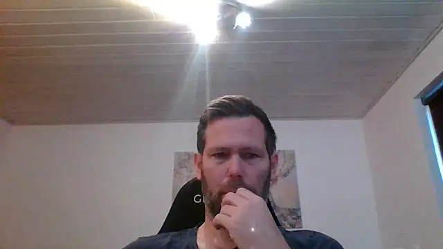 Snapshot of Gotta1 chatting on 11-17-25, 12:11 Gotta1 online show from 11-17-25, 12:11