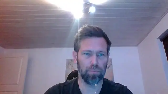 Snapshot of Gotta1 chatting on 11-21-25, 05:00 Gotta1 online show from 11-21-25, 05:00