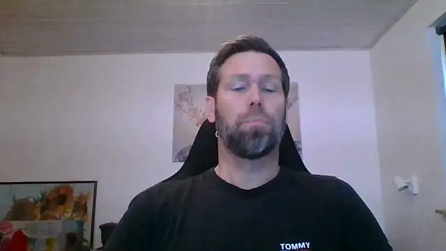 Snapshot of Gotta1 chatting on 11-28-25, 10:40 Gotta1 online show from 11-28-25, 10:40