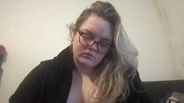 honeyyy24 online show from 01-12-25, 12:01