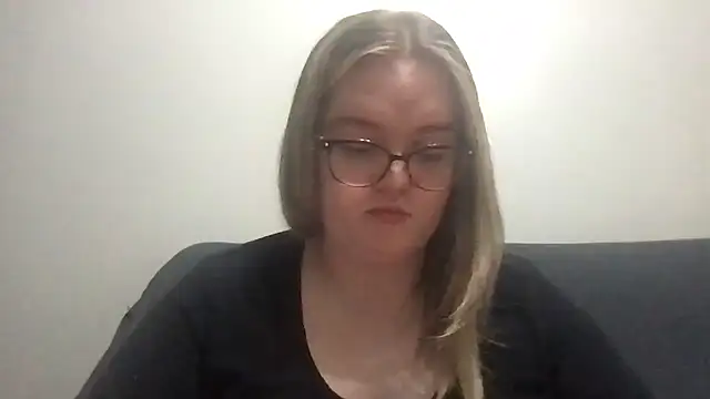 honeyyy24 online show from 04-07-26, 09:37