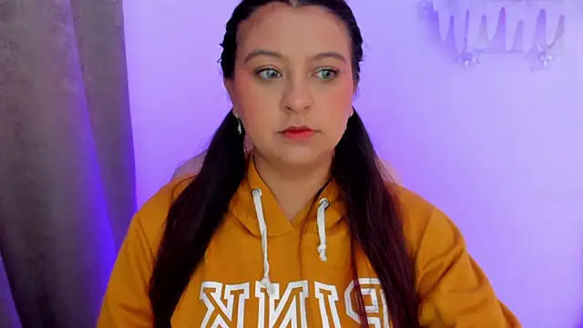 Snapshot of Sweet_Chloe06 chatting on 12-14-24, 11:39 Sweet Chloe06 online show from 12-14-24, 11:39