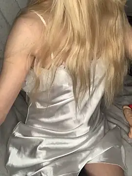 Snapshot of Lolitaxlola chatting on 12-13-25, 08:58 Lolitaxlola online show from 12-13-25, 08:58